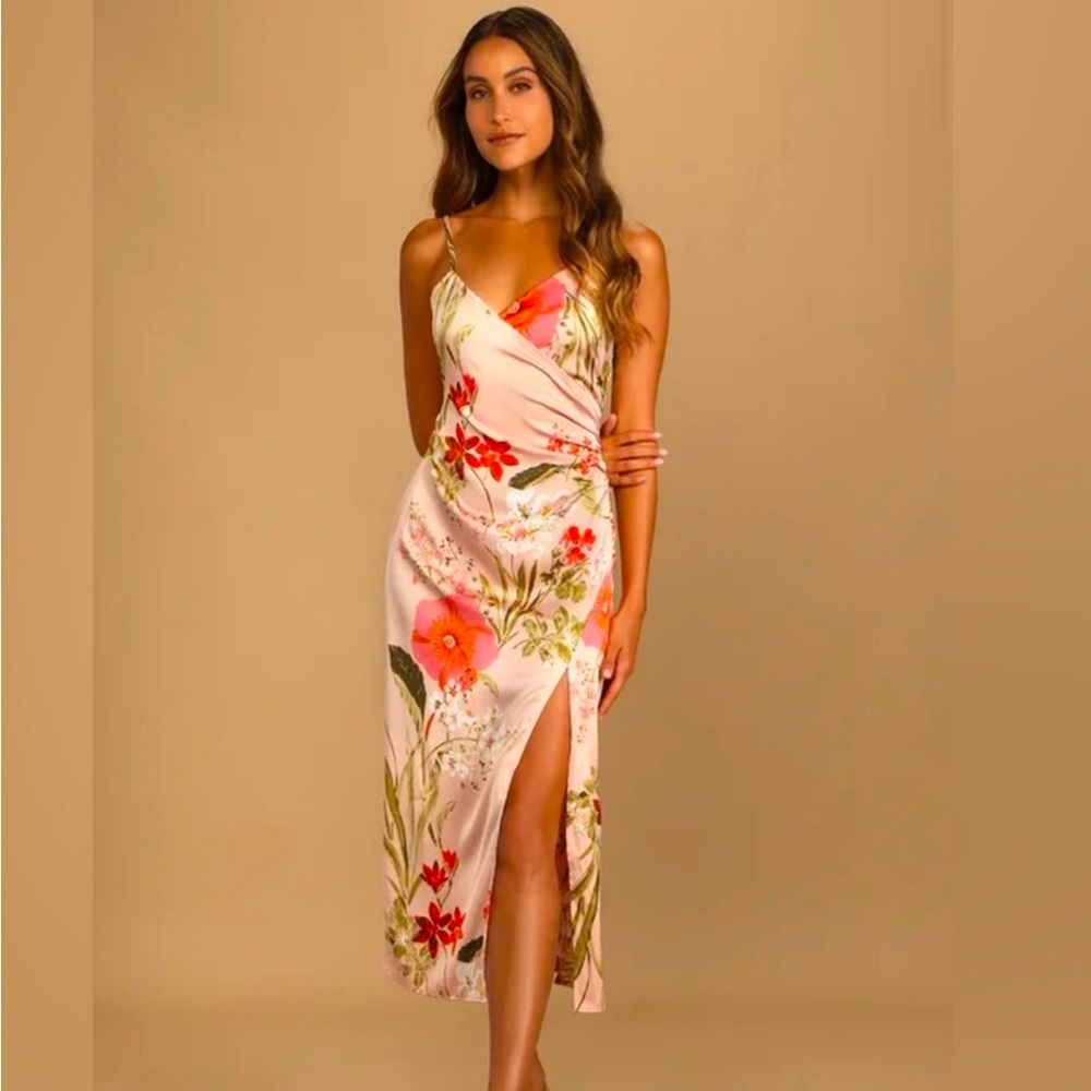 Peach colored LuLu’s dress. Great for a summer wedding. Worn once.